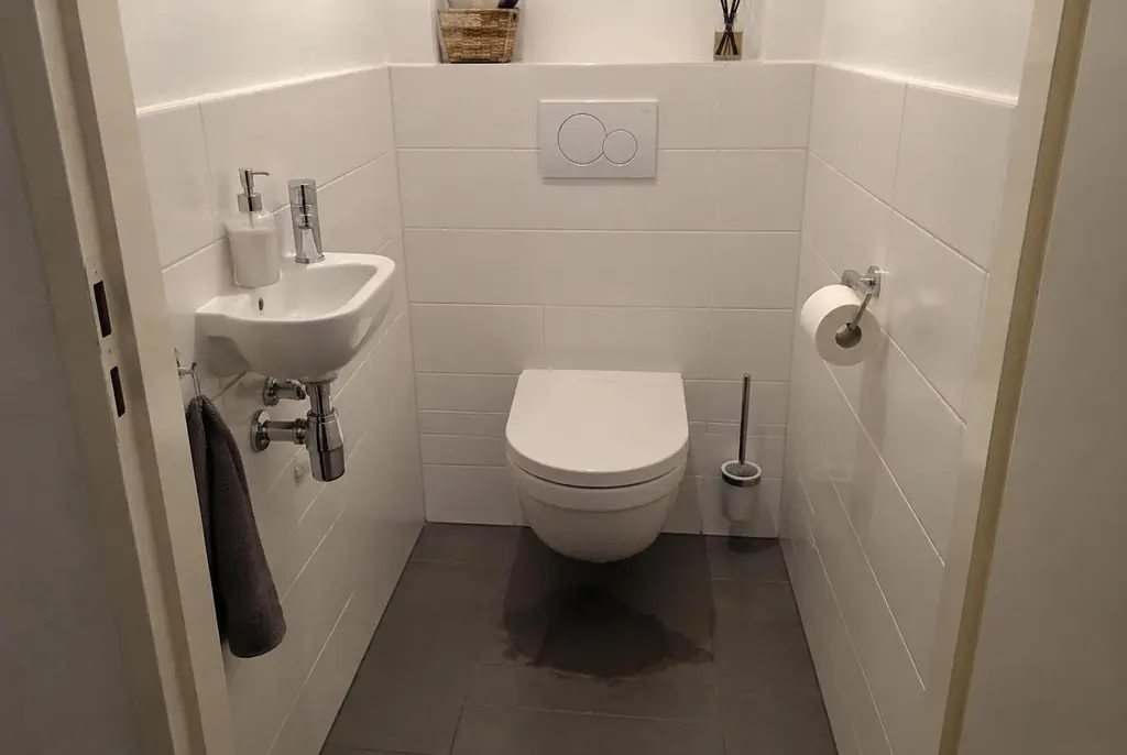 Lekdetectie Zwijndrecht – natte vloer bij een toilet